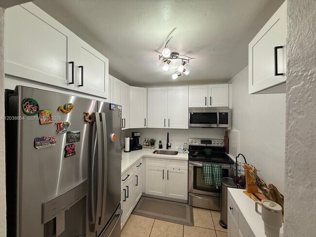 Building Photo - 1275 W 35th St
