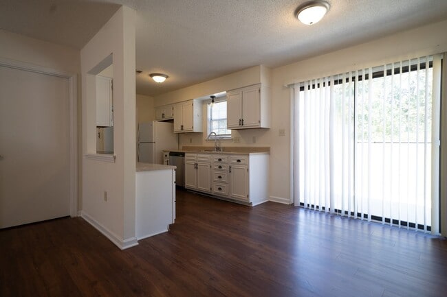 Foto del edificio - Heather Glen - 2 Story - 3 bed, 2 1/2 bath