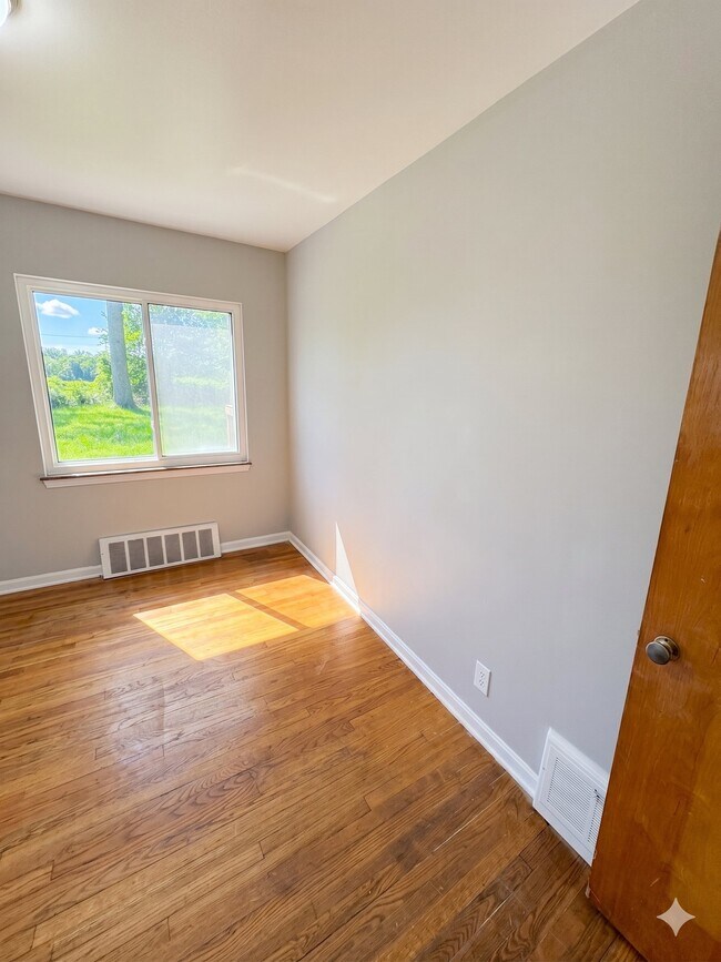 Building Photo - 26230 Briardale Ave