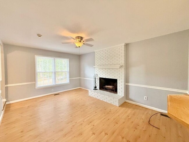 Foto del edificio - 2617 Valley Woods Ct