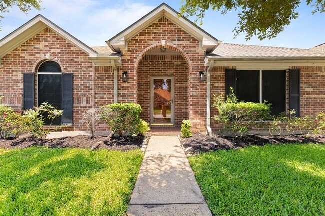 Building Photo - 2106 Paintbrush Ave