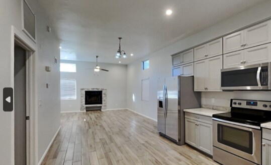 Primary Photo - 2831 N Adelaide Pl
