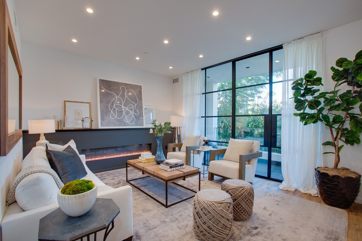 Foto principal - 6688 Fountain Ave