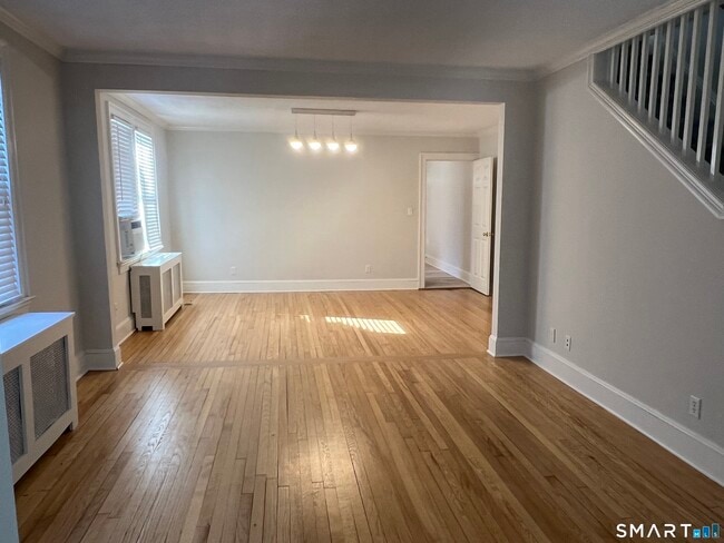 Building Photo - 124 Pemberwick Rd