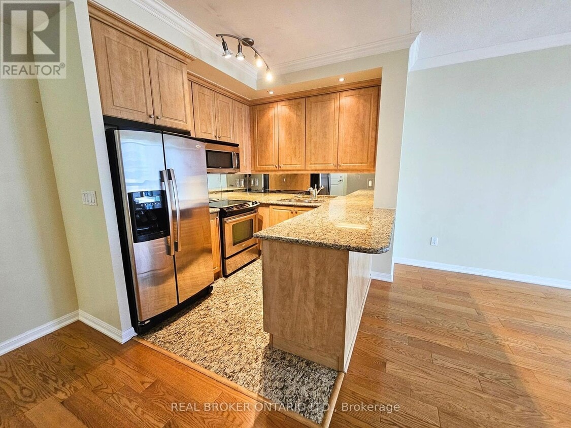 6281628 Fleet St, Toronto, ON M5V 1A8 House for Rent in Toronto, ON