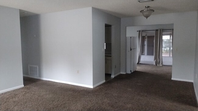 Foto del edificio - 3 Bedroom 1 Bath available in Marion Oaks