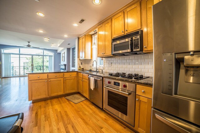 Building Photo - 727 W Belmont Ave