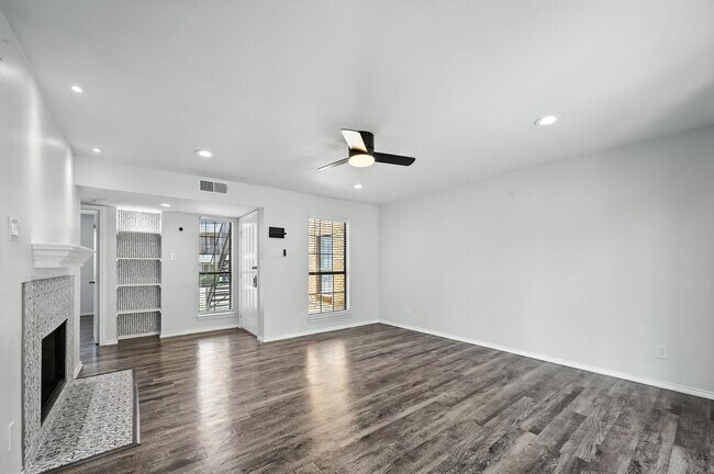 Foto del edificio - 5801 Lake Hubbard Pkwy