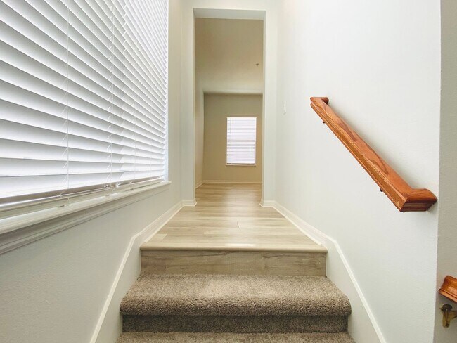 Foto del edificio - Newly Renovated Studio Garage Apartment in...