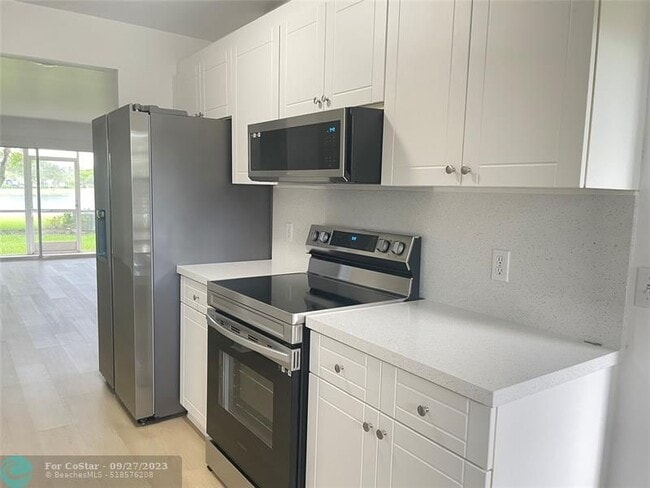 Building Photo - 13055 SW 15th Ct