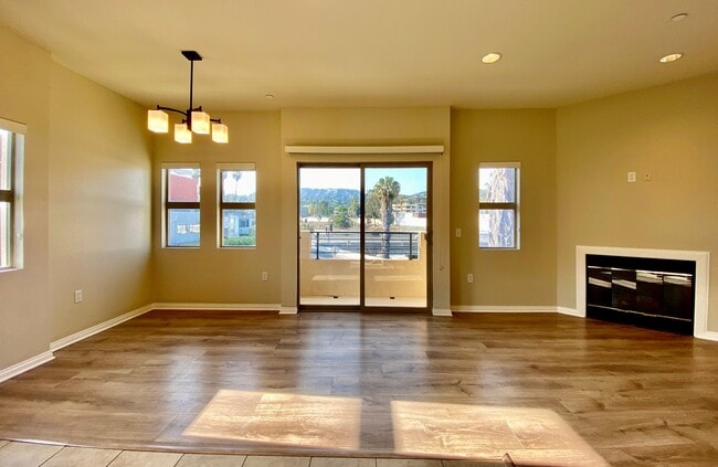 Building Photo - 5827 Carlton Way