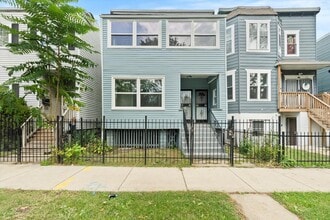 Building Photo - 820 E 89th Pl