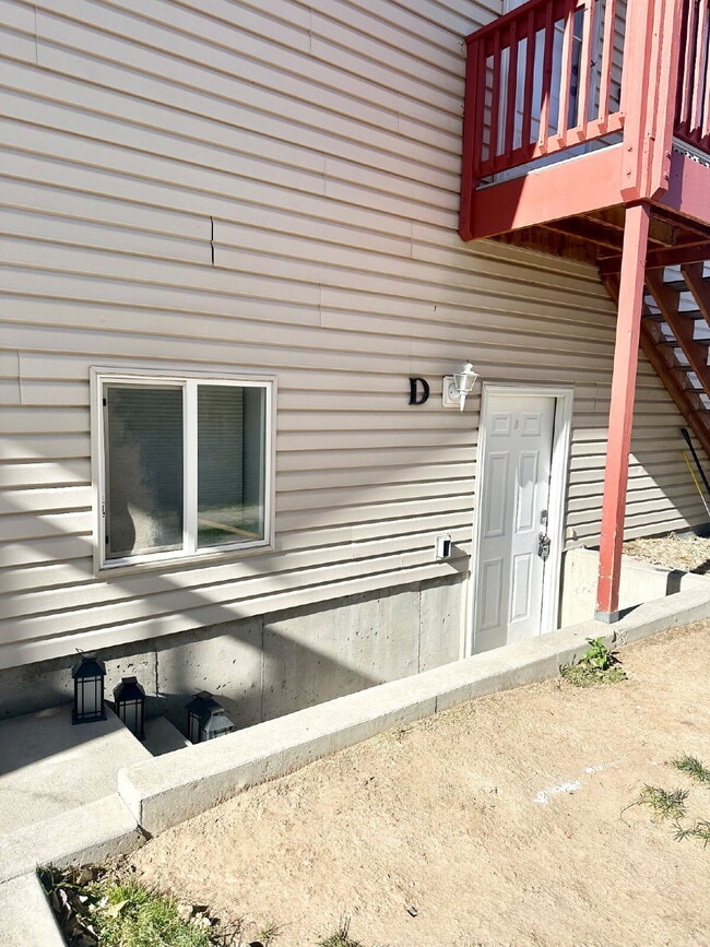 Foto del edificio - 216 Country West Rd