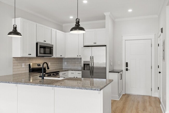 Building Photo - 843 Main St Building Photo - 843 Main St