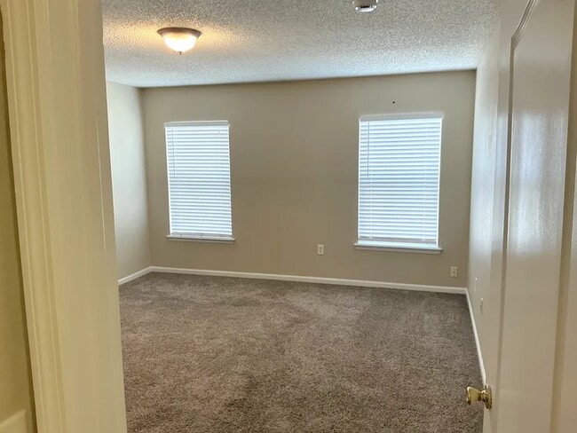 Building Photo - 11673 Brian Lakes Dr N