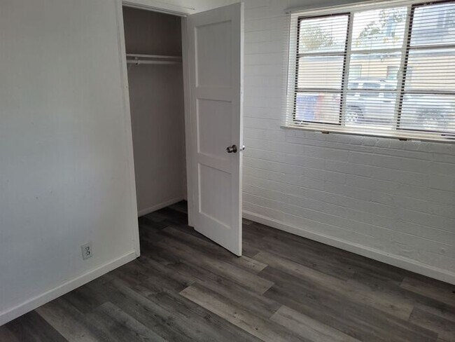 Building Photo - 2 bedroom