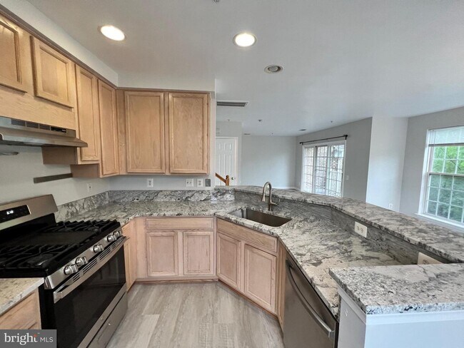 Building Photo - 307 Fallsgrove Dr