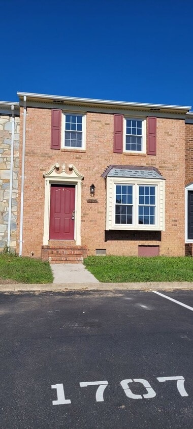 Primary Photo - SOUTH STAFFORD TOWNHOME FOR RENT