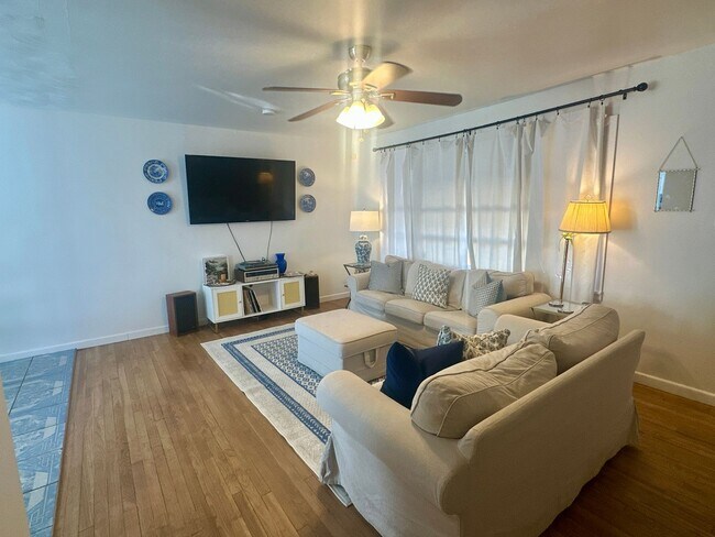 Building Photo - Pre-Leasing for August 2025!