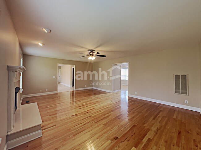 Building Photo - 1068 Blairfield Dr