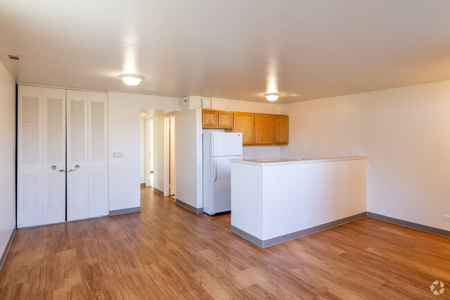 2 habitaciones, 1 baño - Sala de estar - Cedar Villas