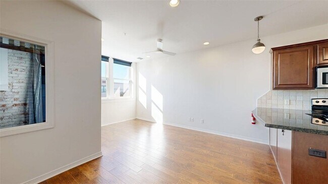 Foto del edificio - 206 N Main St