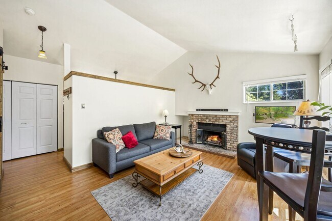 Building Photo - Beautiful FURNISHED Condo in Great Fort Co...