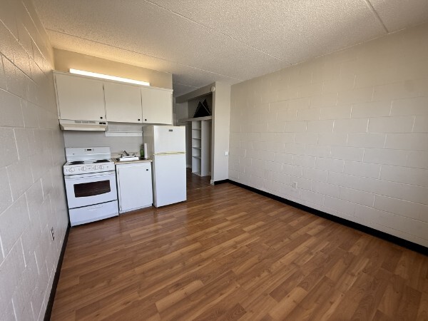 Building Photo - BACHELOR UNITS - Affordable Unit