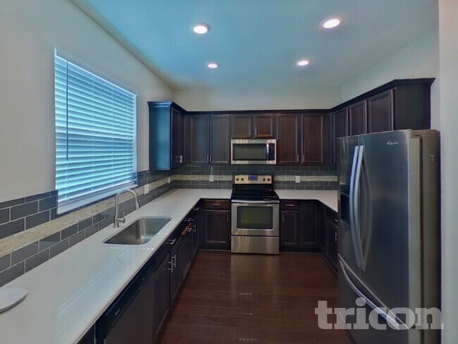Foto del edificio - 10710 Southern Forest Dr