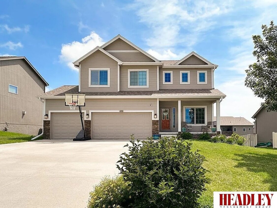 Primary Photo - Bellevue 2-story with upgrades inside and ...