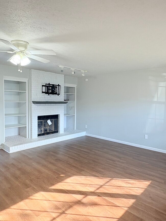 Building Photo - 2820 N Mill Pl