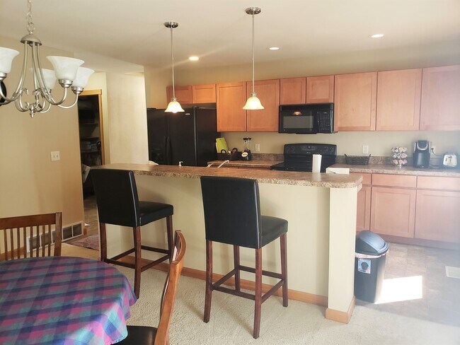 Foto del edificio - Fully Furnished 2 Bedroom Condo - All utilities, cable and internet provided!