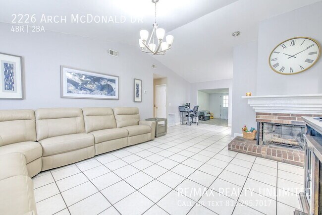 Foto del edificio - 2226 Arch McDonald Dr