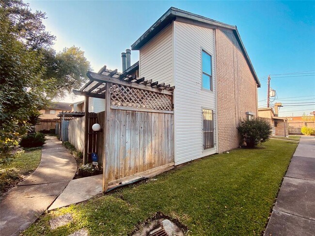 Foto del edificio - 7918 Prestwood Dr