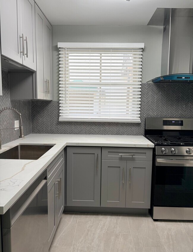 Kitchen - 1705 Barry Ave