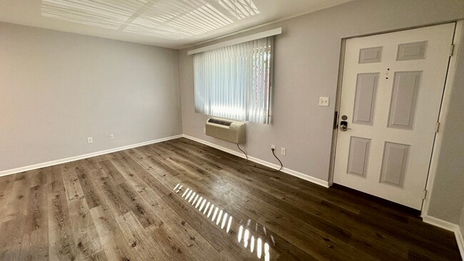 Building Photo - 204 Souder Ave