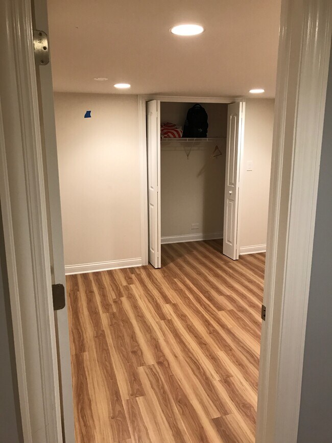 5115 W Roscoe St, Chicago, IL 60641 Apartments in Chicago, IL