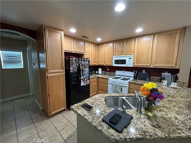 Foto del edificio - 41696 Woodridge Ave