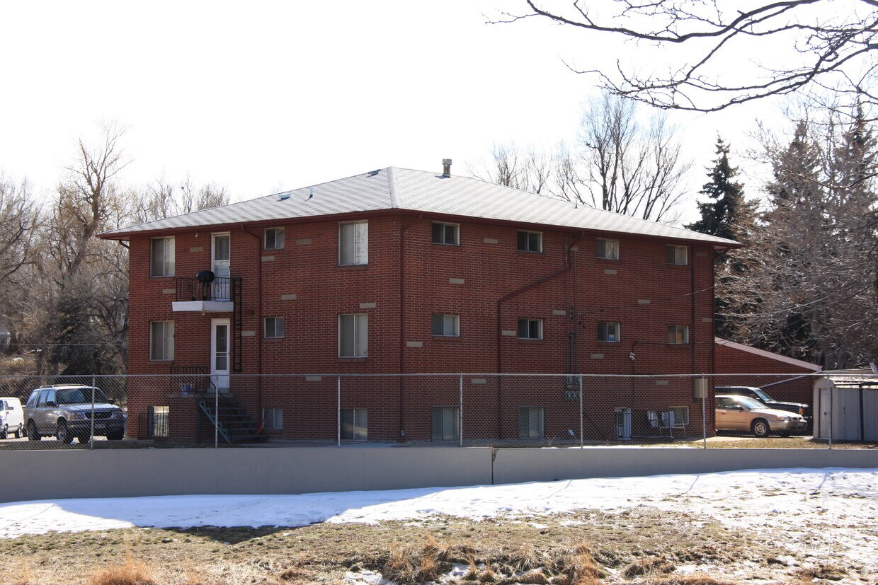 Building Photo - 5925 Yukon Ct