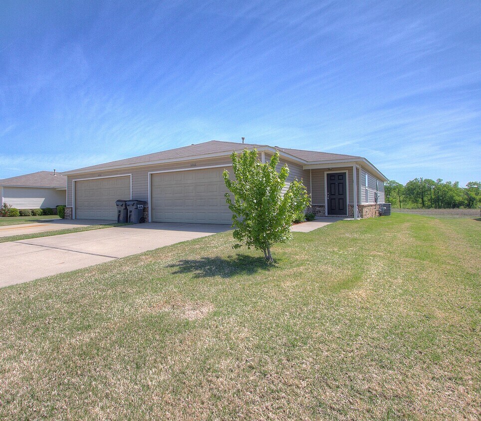 Primary Photo - 5801 N 34th St