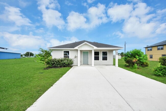 Building Photo - 1105 W Bayshore Dr