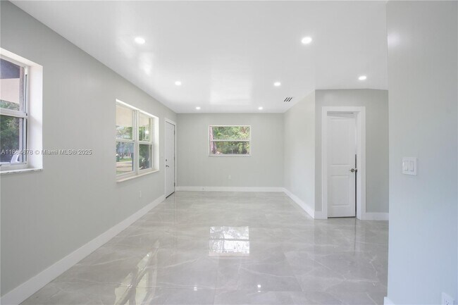 Foto del edificio - $2,700MONTHLY;11715 NW 22ND CT MIAMI, FL 3...