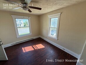 Building Photo - 548 Broad St