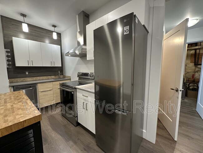 Building Photo - 889 Mt Ida Dr