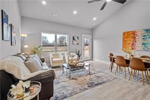 Foto del edificio - 721 Sun Meadows Loop