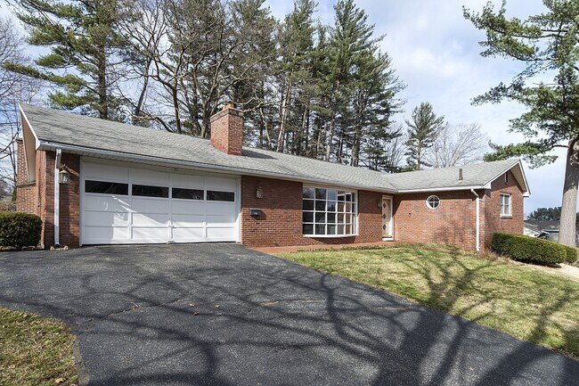 Building Photo - 71 Bemis Rd