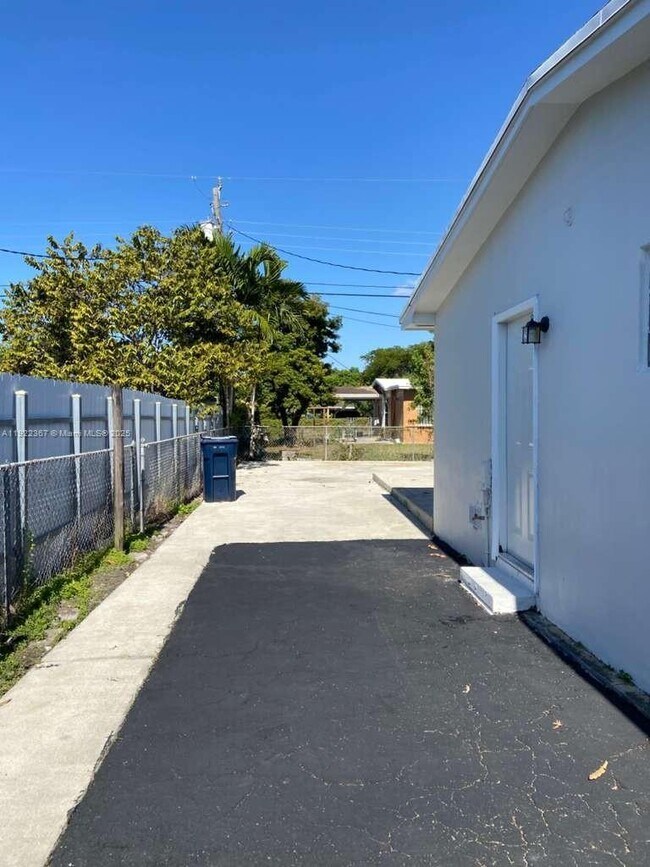 Foto del edificio - 8825 SW 19th St