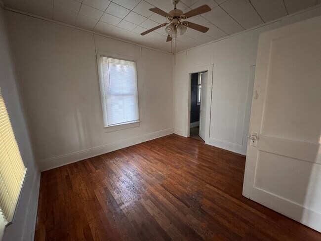 Foto del edificio - 521 N Michaels St