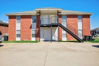 Building Photo - 5705 Greengate Dr
