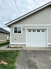 Building Photo - 215 Morton St